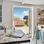 1 Bedroom Cozy In *