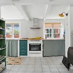 1 Bedroom Cozy In