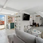 1 Bedroom Cozy In