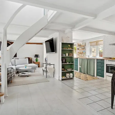 In With Kitchen