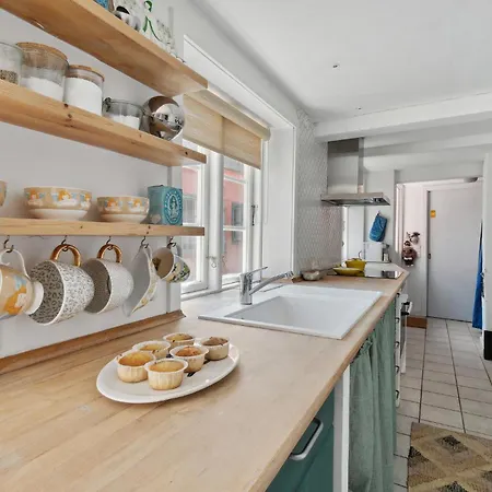Holiday home In With Kitchen *